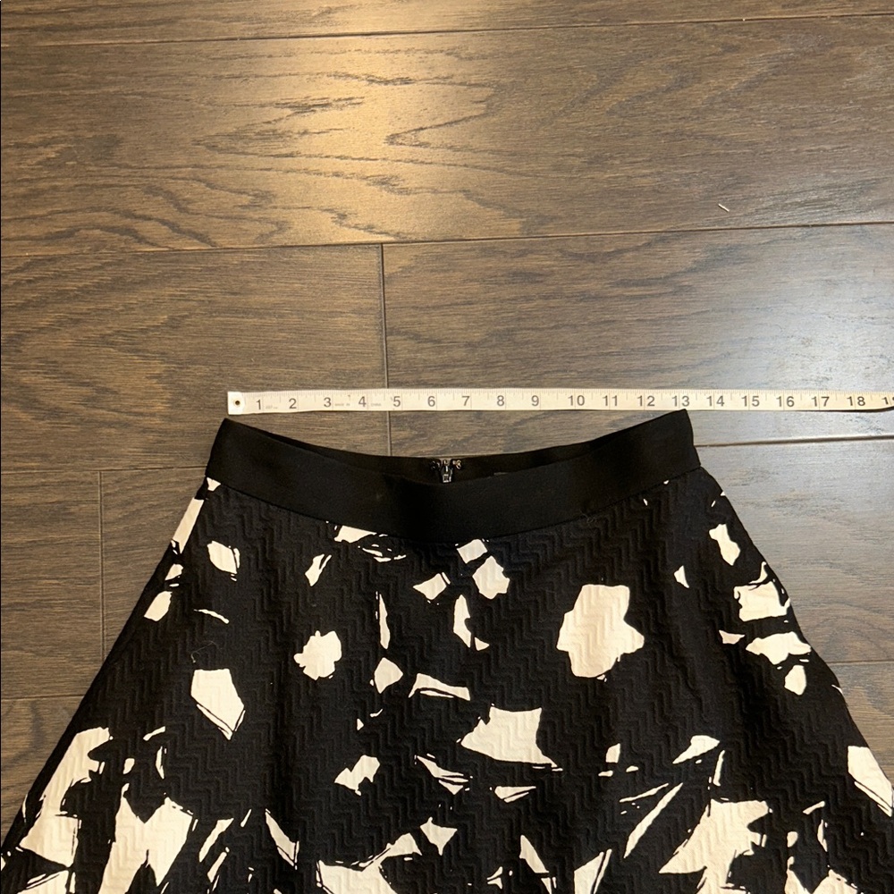 Banana Republic Black and White A-Line Skirt - Picture 4 of 5